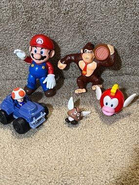 Mario bros Nintendo lot of 5 figures Toad Fish Donkey Kong Mushroom
